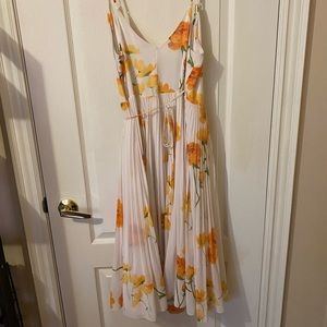 Aritzia Wilfred Wrap Dress 🤍💛🧡